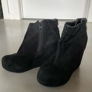 Jeffrey Campbell Pixie zipper back suede booties